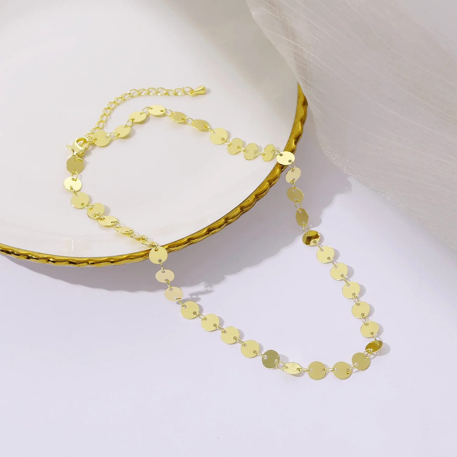 CAROVO Coin Chain Choker, Coin · Gold