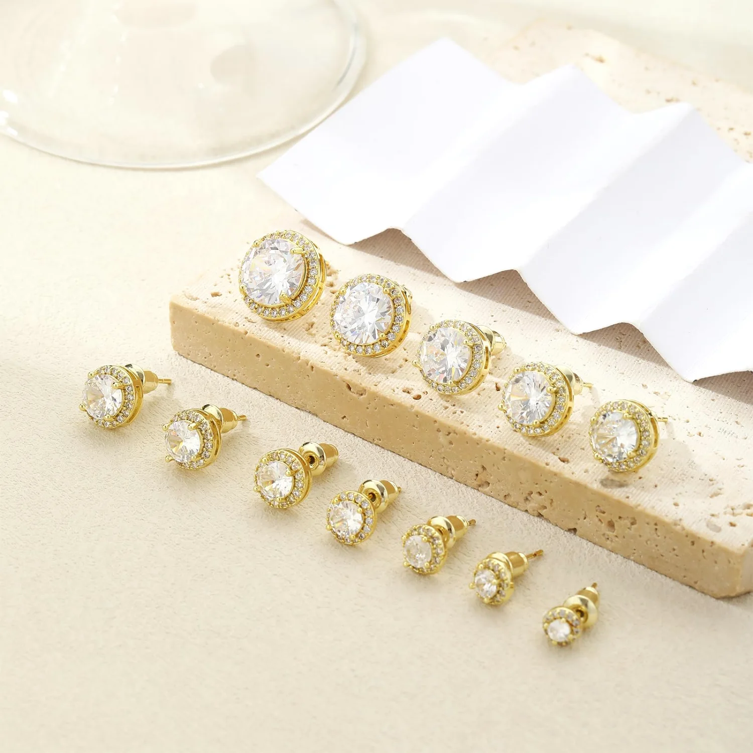 CAROVO Halo CZ Stud Earrings, 4.5 mm · Gold
